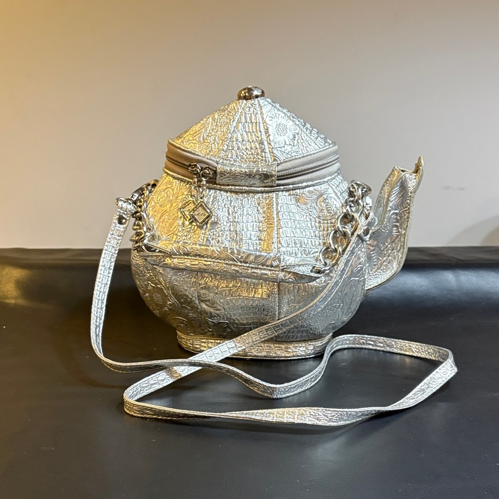 Chic Silver Textured Crossbody Bag